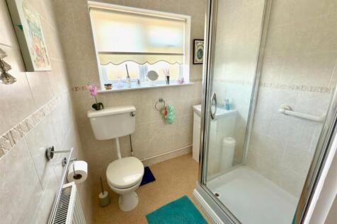 SHOWER ROOM.jpg