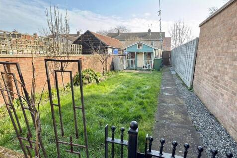 REAR GARDENS.jpg