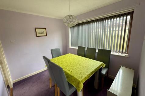 DINING ROOM.jpg