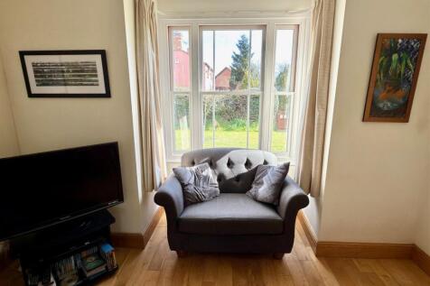 BAY WINDOW.jpg