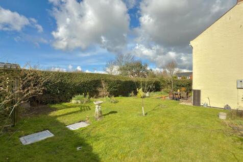 REAR GARDEN.jpg
