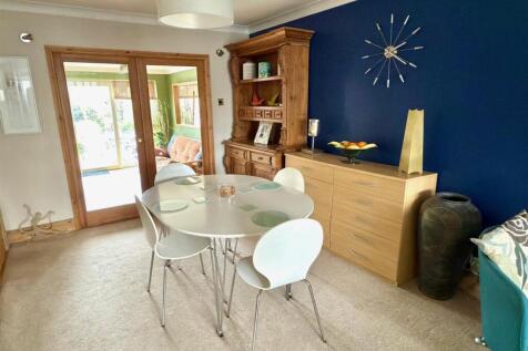 DINING AREA.jpg