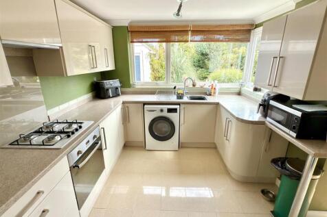 Kitchen Area.jpg