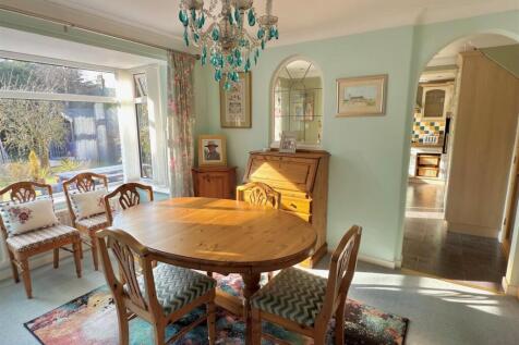 FORMAL DINING ROOM.jpg