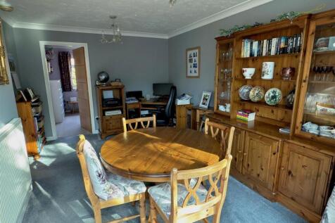 SITTING ROOM.jpg