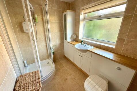 SHOWER GROUND FLOOR.jpg