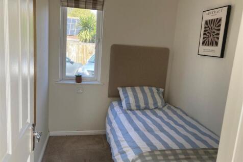 Bedroom 2(3).jpg