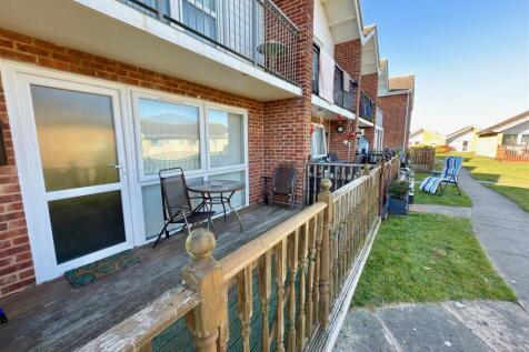 OUTSIDE SEATING AREA.jpg