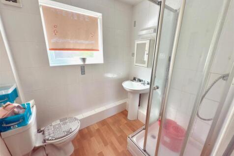 SHOWER GROUND FLOOR.jpg