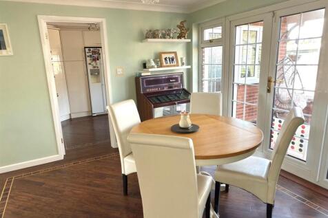 FORMAL DINING ROOM.jpg