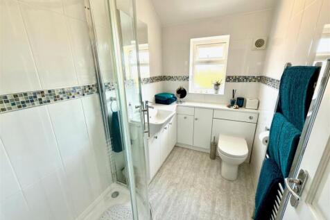 SHOWER ROOM.jpg