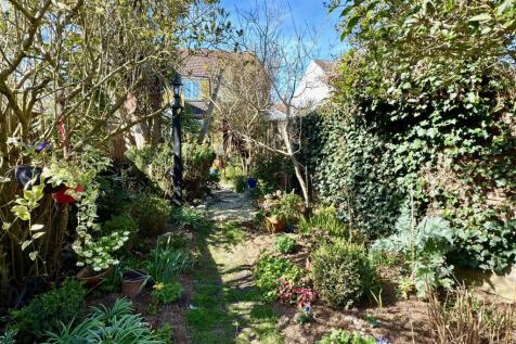 GARDEN 33.jpg