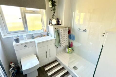 SHOWER ROOM.jpg