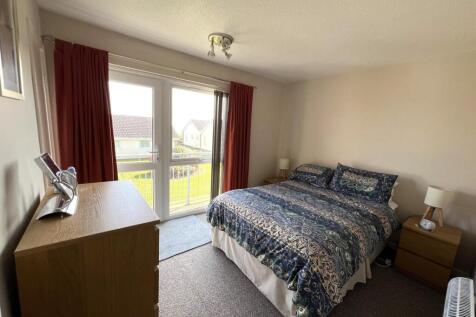 Bedroom 1.jpg