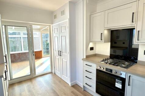 KITCHEN TO GARDEN ROOM.jpg