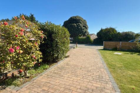 FRONT GARDEN.jpg