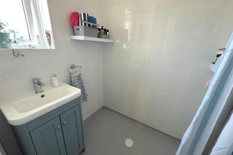 Shower Room.jpg