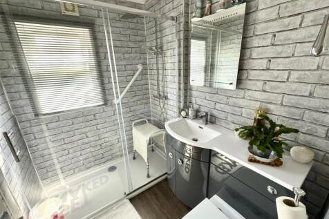 Shower Room.jpg