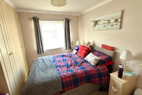 Bed 1 Of 2.jpg