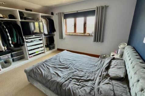 MASTER BEDROOM.jpg