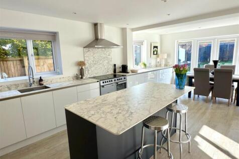 Kitchen Breakfast Area.jpg