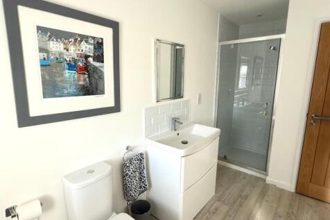 Main Bathroom Shower.jpg