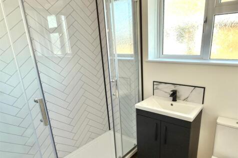 SHOWER ROOM.jpg