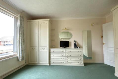 Bedroom 1.jpg