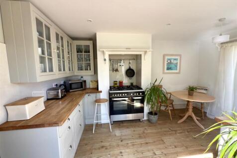 Kitchen Main.jpg