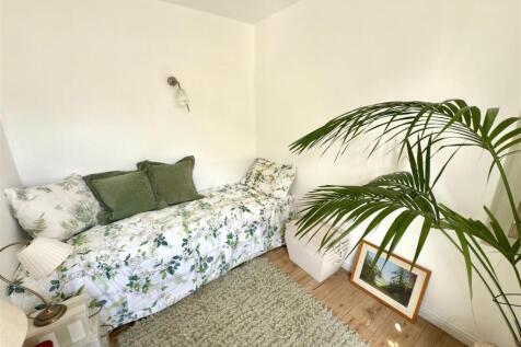 Bed 3.jpg