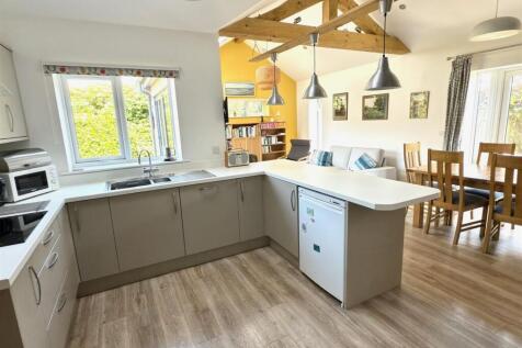 KITCHEN DINING DAY ROOM.jpg