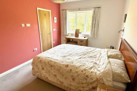 Bed 1.jpg