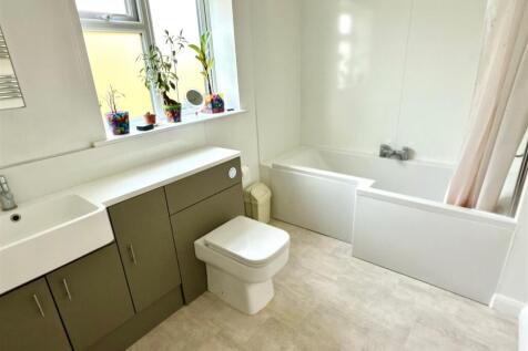 Bathroom.jpg