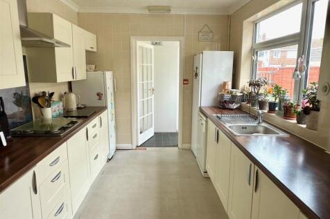 Kitchen 1.jpg