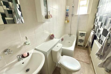 Main Bathroom.jpg