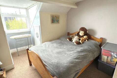 Bed 6.jpg