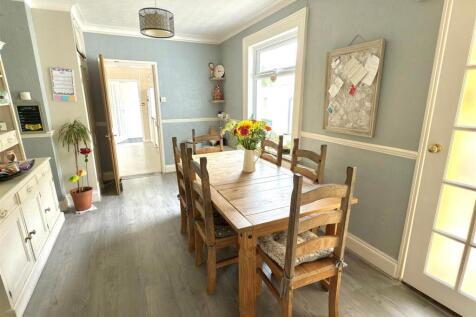 Breakfast Area.jpg