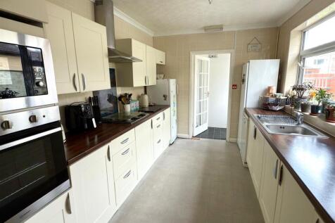 Kitchen Area.jpg