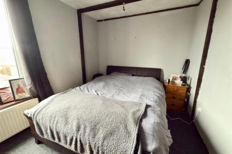 BEDROOM 2.jpg