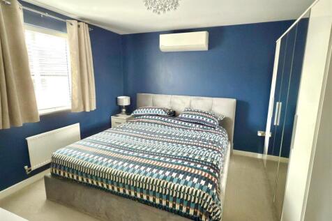Bed 1.jpg