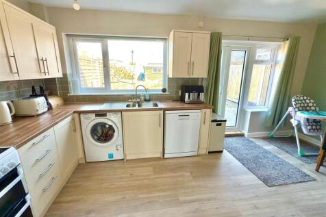 Kitchen Area.jpg