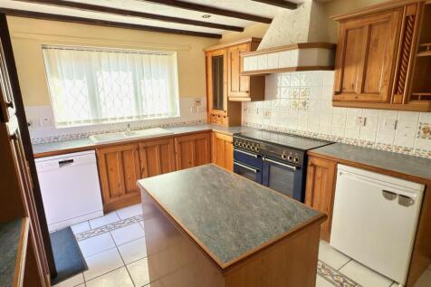 KITCHEN AREA.jpg