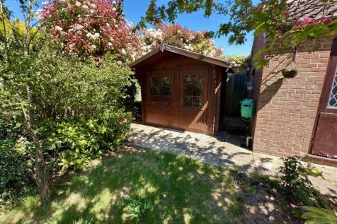 SUMMERHOUSE.jpg