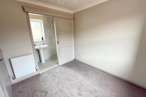 BEDROOM 4.jpg