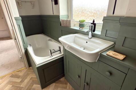 BATH AREA.jpg