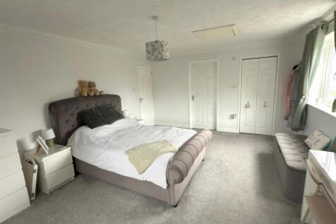Bed 1.jpg