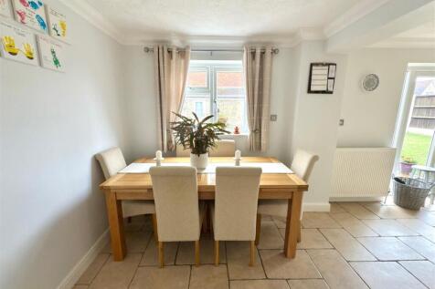 FORMAL DINING AREA.jpg