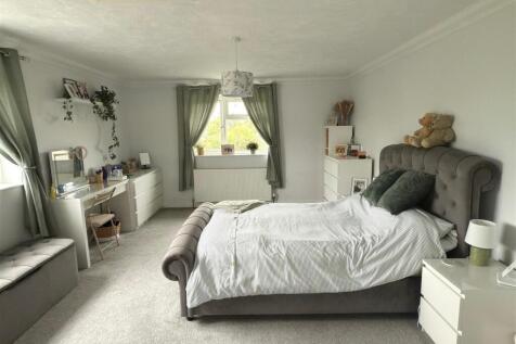 Master Bedroom.jpg