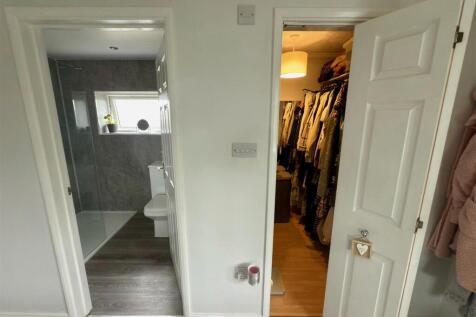Walk In Dressing Room.jpg