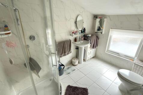 SHOWER ROOM.jpg